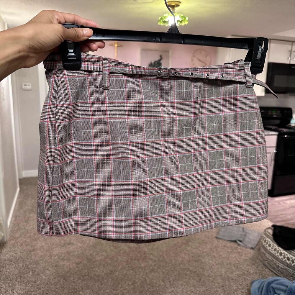 Zara Plaid mini Skort w/ belt. Super cute and flattering. Perfect for holidays .